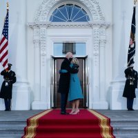 Joe i Jill Biden pred zatvorenim vratima Bijele kuće