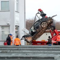 Izvlačenje auta nakon teške prometne nesreće na naplatnim kućicama Mraclin