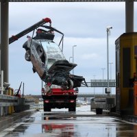 Izvlačenje auta nakon teške prometne nesreće na naplatnim kućicama Mraclin