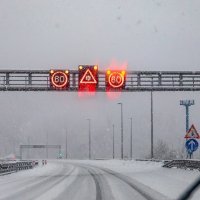 Gusti snijeg i poledica oteževaju prometovanje na autocesti A6 Zagreb - Rijeka