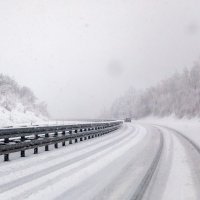 Gusti snijeg i poledica oteževaju prometovanje na autocesti A6 Zagreb - Rijeka