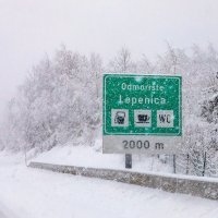 Gusti snijeg i poledica oteževaju prometovanje na autocesti A6 Zagreb - Rijeka