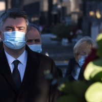 Državni vrh položio vijence povodom Dana sjećanja na žrtve holokausta