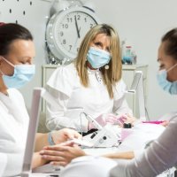 Petrinja: Nakon potresa, Tanja Polanšćak preselila je salon za uređivanje noktiju u kontejner