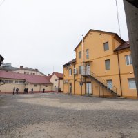 Očevid na zgradi na koju je ispaljen projektil iz 'zolje' u Zlataru