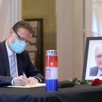 Gordan Jandroković u Saboru se upisao u knjigu žalosti za Miroslava Tuđmana