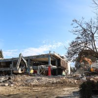 U tijeku je rušenje robne kuće Petrinjka u centru Petrinje