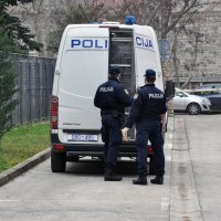Uhićeni nasilnik koji je zatočio žensku osobu, te se sukobio s policajcima