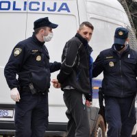 Uhićeni nasilnik koji je zatočio žensku osobu, te se sukobio s policajcima