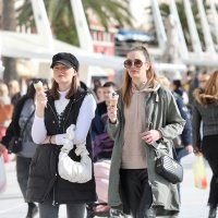 Brojni Splićani prošetali su rivom