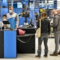 Austrijanci pohrlili u trgovine i frizerske salone