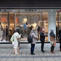 Austrijanci pohrlili u trgovine i frizerske salone