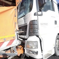 Na brzoj cesti Solin-Klis tegljač se zabio u vozilo opodnje ceste