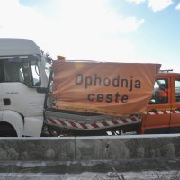 Na brzoj cesti Solin-Klis tegljač se zabio u vozilo opodnje ceste