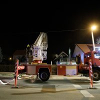 Vatrogasci gase požar na obiteljskoj kući na Samoborskoj cesti