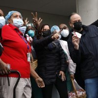 Kamala Harris i Doug Emhoff u posjetu Veteranskoj bolnici