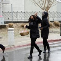 Kamala Harris i Doug Emhoff u posjetu Veteranskoj bolnici