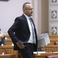 Zagreb: Jandroković i Zekanović u konfliktu zbog preranog skidanja maske u Saboru
