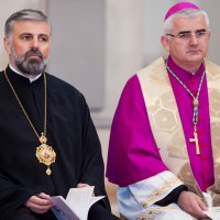 Episkop Grigorije u društvu Mate Uzinića