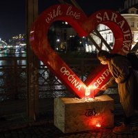 Sarajlije se paljenjem svijeća opraštaju od Đorđa Balaševića
