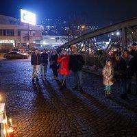 Sarajlije se paljenjem svijeća opraštaju od Đorđa Balaševića