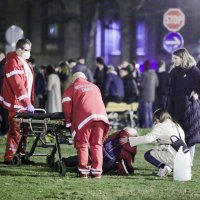 Tulum ispred HNK, stotine mladih bez maske i distance