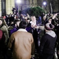 Tulum ispred HNK, stotine mladih bez maske i distance