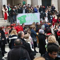 Splićani odali počast Balaševiću pjevajući njegove pjesme na Peristilu