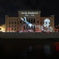 Sarajevska vijećnica osvijetljena povodom Balaševićeve smrti
