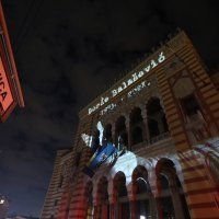 Sarajevska vijećnica osvijetljena povodom Balaševićeve smrti