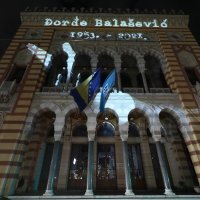 Sarajevska vijećnica osvijetljena povodom Balaševićeve smrti