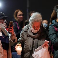 Obožavatelji se ispred Arene opraštaju od Balaševića