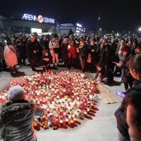 Obožavatelji se ispred Arene opraštaju od Balaševića