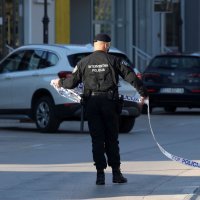 Mladić prijeti da će se baciti sa zgrade u Vodicama