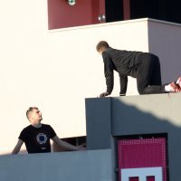 Mladić prijeti da će se baciti sa zgrade u Vodicama