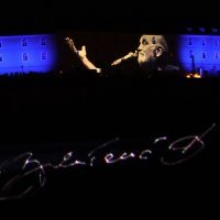 Novosađani se opraštaju od Đorđa Balaševića i puštaju lampione