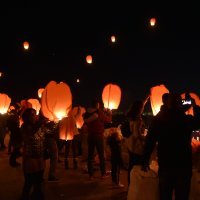 Novosađani se opraštaju od Đorđa Balaševića i puštaju lampione
