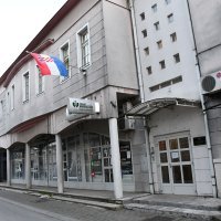 Privođenje 21-godišnjaka kojeg se sumnjiči za ubojstvo oca