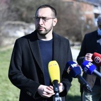 Tomislav Tomašević daje izjavu povodom smrti Milana Bandića