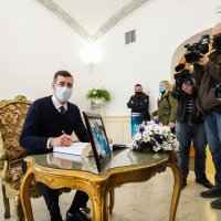 Mislav Herman upisao se u Knjigu žalosti