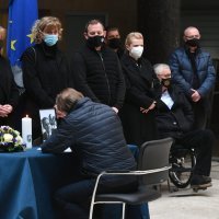 U Gradskoj upravi otvorena je knjiga žalosti povodom smrti gradonačelnika