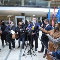 Zagreb: Ruski veleposlanik Andrej Nesterenko upisao se u Knjigu žalosti za Milana Bandića