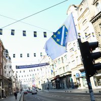 Centar Sarajeva ukrašen zastavama povodom Dana nezavisnosti BIH