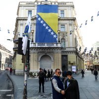 Centar Sarajeva ukrašen zastavama povodom Dana nezavisnosti BIH
