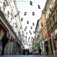 Centar Sarajeva ukrašen zastavama povodom Dana nezavisnosti BIH