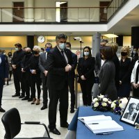 Andrej Plenković upisao se u knjigu žalosti za Milana Bandića