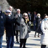 Zagreb: Građani na videozidu ispred HNK prate komemoraciju za Milana Bandića