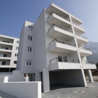 Dvije zgrade koje je tvrtka Apfel izgradila u svrhu stambenog zbrinjavanja svojih zaposlenika.