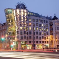 Kuća kojaa pleše, Prag