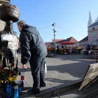 Oproštaj od Bandića uz kip Kumice na Dolcu